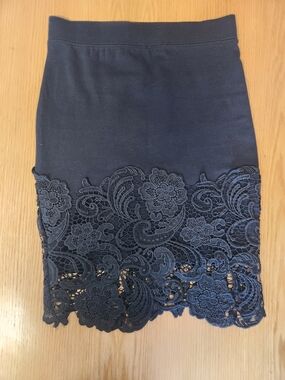Haute Monde Black Lace-Hem Pencil Skirt